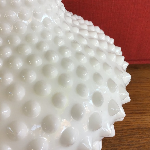 Vintage Fenton White Milk Glass Hobnail Vase Large Ruffled Edge - Picture 8 of 12